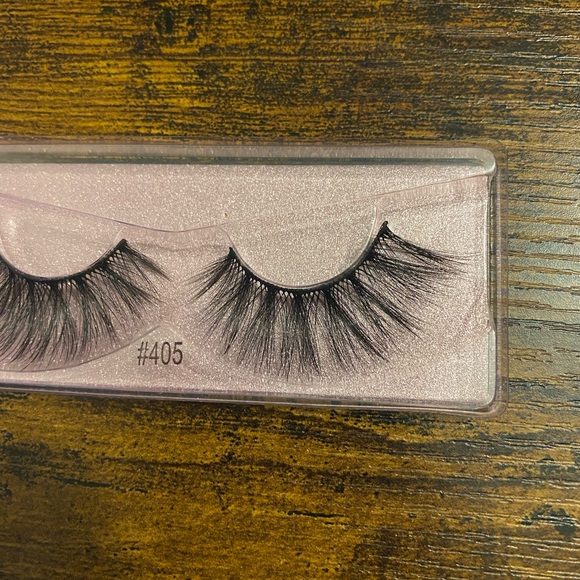 Wispy MINK False Lashes - Picture 2 of 2